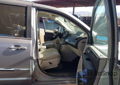 2013 Chrysler Town & Country Touring-L z USA, uszkodzony, nr VIN 2C4RC1CG1DR645636